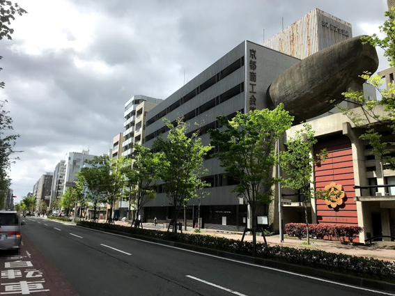 御所南、旧京都商工会議所ビルに『関電不動産開発』の建築標識が設置!!