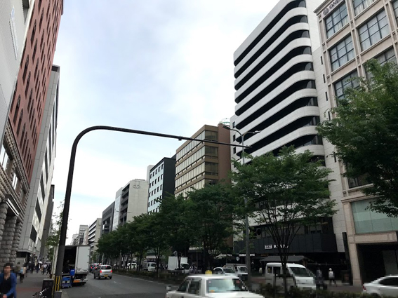 四条烏丸下る オンリー烏丸ビル の1fに 電通 の名前が 京都の現在 いま を不動産からキリトルwebサイト
